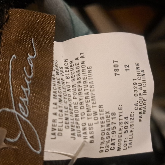 Colorful Geometric Dress With back zipper and neck buttons Size 12 - Picture 7 of 8